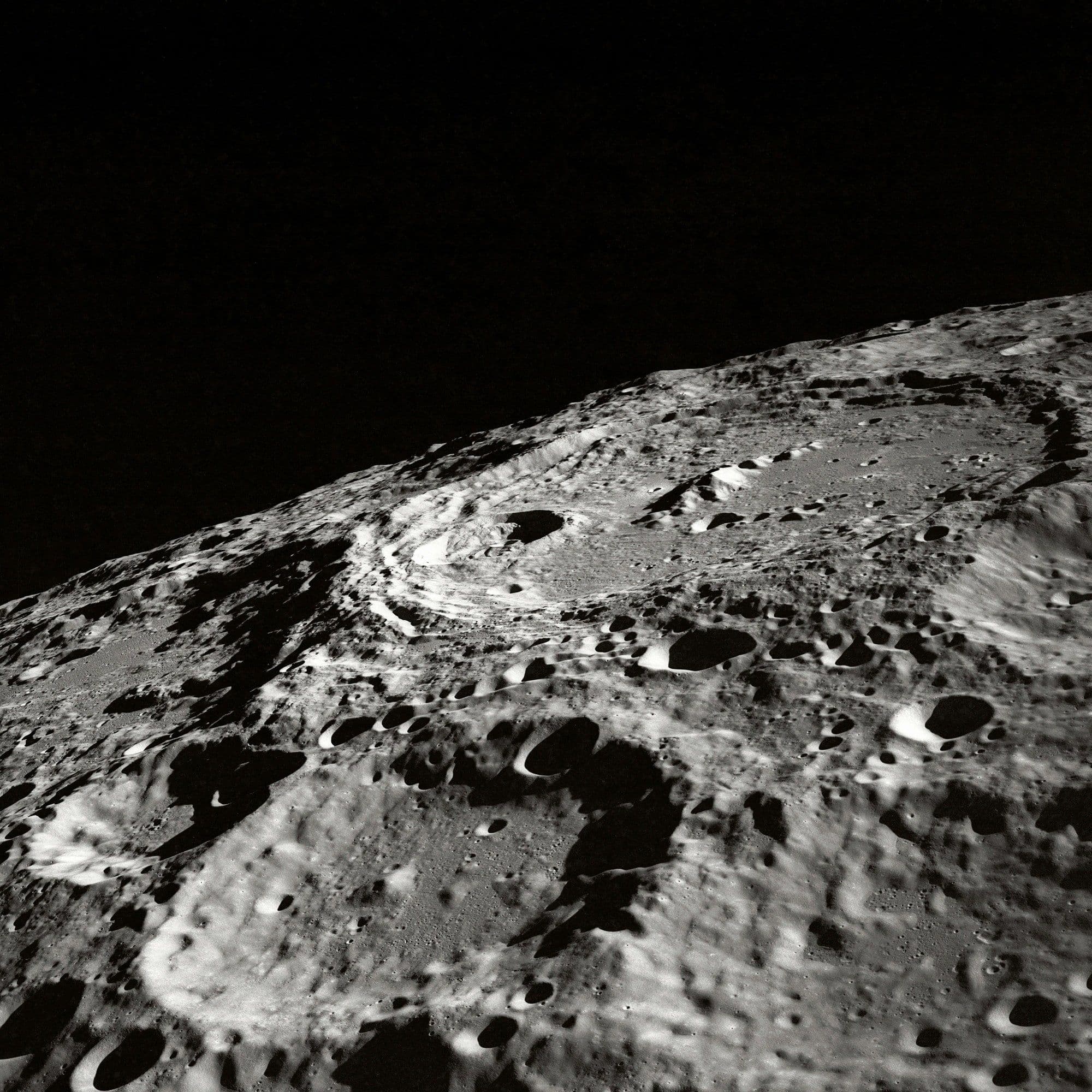 mtf.news: USA back to the Moon... The politics of aliens...